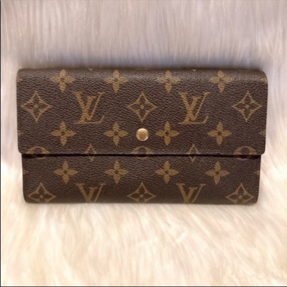 Louis Vuitton Monogram International Wallet - Picture 2 of 15